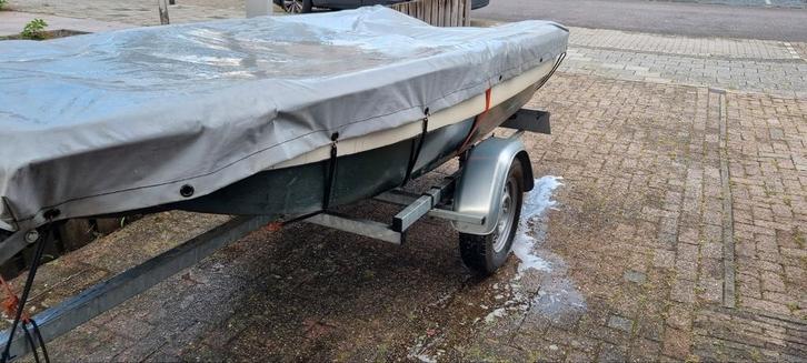 Visboot polyester boot met trailer, Watersport en Boten, Open zeilboten, Gebruikt, Overige typen, 3 tot 6 meter, Polyester, Buitenboordmotor