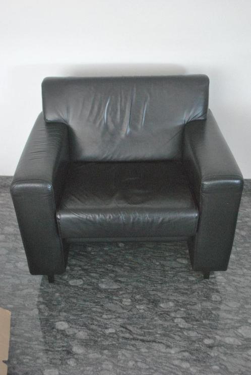 Fauteuil, verhoogd model, leer, zwart, 49 cm zithoogte, Huis en Inrichting, Fauteuils, Gebruikt, Leer, 50 tot 75 cm, Minder dan 75 cm