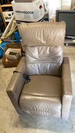 Sta op stoel Relax fauteuil Taupe, Huis en Inrichting, Fauteuils, Ophalen, Gebruikt, Minder dan 75 cm, Leer