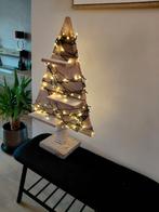 Steigerhouten buiten kerstboom., Ophalen