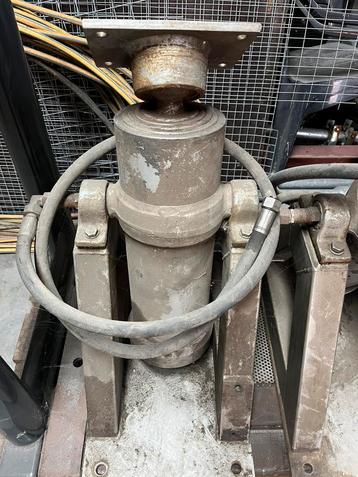 Hydrauliek cilinder 5 traps telescoop  beschikbaar voor biedingen