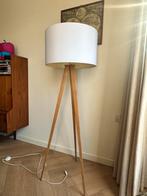 Zuiver Tripod Wood Vloerlamp - Stijlvolle Verlichting, Huis en Inrichting, Lampen | Vloerlampen, Ophalen, Gebruikt, Hout, 150 tot 200 cm