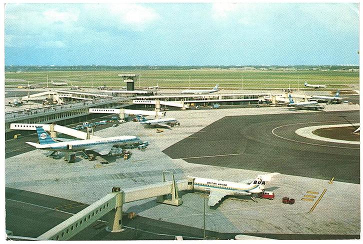 962842 Schiphol Amsterdam 1968 Gelopen met Postzegel, Verzamelen, Ansichtkaarten | Nederland, Gelopen, Noord-Holland, 1960 tot 1980