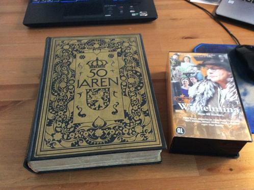 50 Jaren Officieel gedenkboek Wilhelmina boek 1948 + VHS, Boeken, Geschiedenis | Vaderland, Gelezen, Ophalen of Verzenden