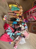Groot houten Barbiehuis met vele extra’s, Kinderen en Baby's, Speelgoed | Poppen, Gebruikt, Ophalen, Barbie