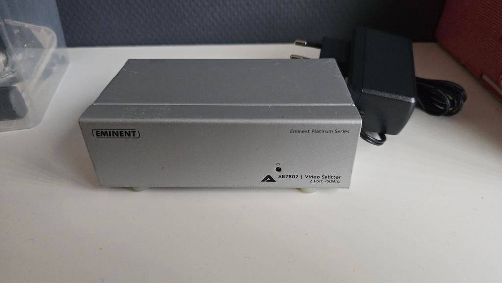 Eminent AB7802 Video Splitter - Perfecte Beeldkwaliteit, Ophalen of Verzenden, Gebruikt