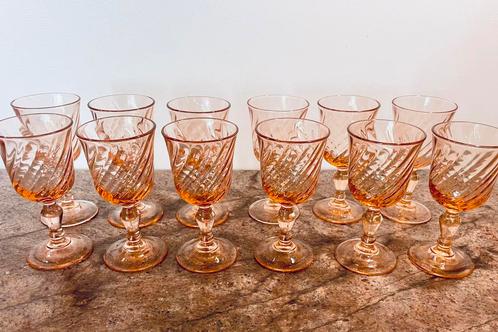 Prachtige roze vintage borrelglazen Swirl Rosaline/ Luminarc, Verzamelen, Glas en Borrelglaasjes, Zo goed als nieuw, Borrel- of Shotglas