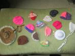 Groot lot barbie sindy skipper etc  hoedjes petten, Verzamelen, Poppen, Verzenden, Gebruikt, Accessoires