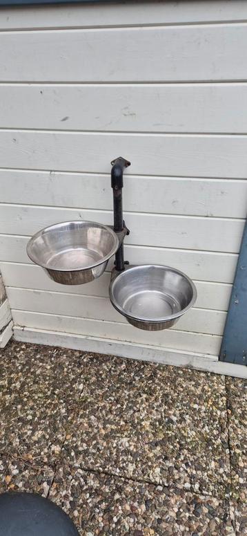 Hang Drinkbak voor hond  beschikbaar voor biedingen