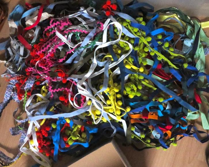 Lintjes, kantjes, bandjes, Hobby en Vrije tijd, Stoffen en Lappen, Nieuw, Leer of Kunstleer, 30 tot 120 cm, 30 tot 200 cm, Overige kleuren