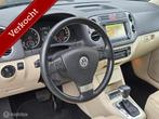 VOLKSWAGEN TIGUAN 2.0 TSI DSG 4MOTION PANO XENON LEER TREKHA, Auto's, Volkswagen, Automaat, Gebruikt, Beige, 4 cilinders