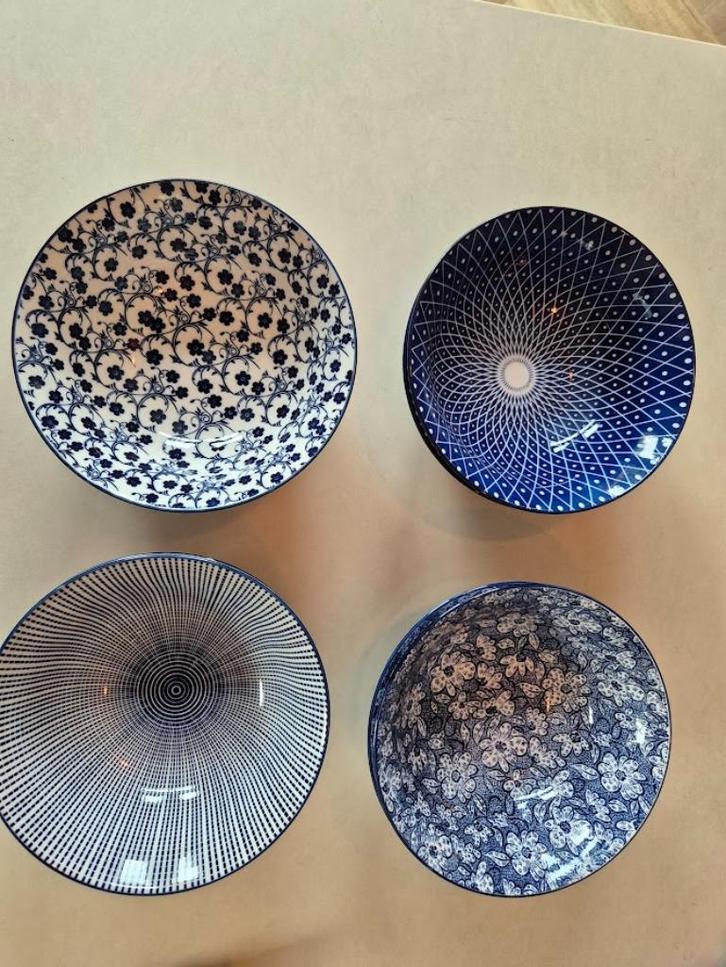 8 pasta- diepe borden blauw, Huis en Inrichting, Keuken | Servies, Zo goed als nieuw, Bord(en), Overige stijlen, Porselein, Ophalen of Verzenden