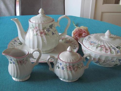 Spring Fields Wood & Sons Dekschaal + Melkkannetje, Huis en Inrichting, Keuken | Servies, Zo goed als nieuw, Schaal of Schalen