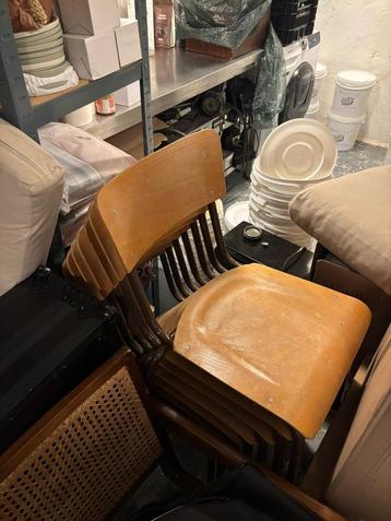Houten Schoolstoelen (7 stuks) beschikbaar voor biedingen
