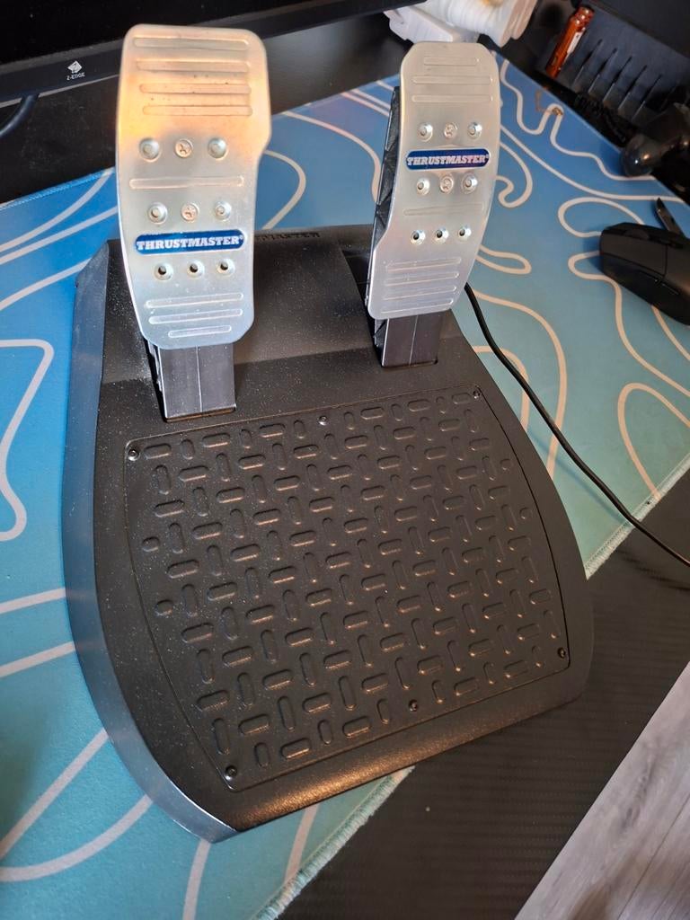 Thrustmaster pedalen met force op de rem, Gebruikt, 1 speler, Racen en Vliegen, Ophalen of Verzenden