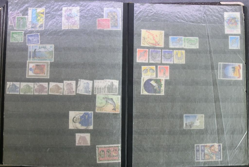 rommelig insteekboek Engeland en gebieden (2), gest, lees, Postzegels en Munten, Postzegels | Volle albums en Verzamelingen, Ophalen of Verzenden