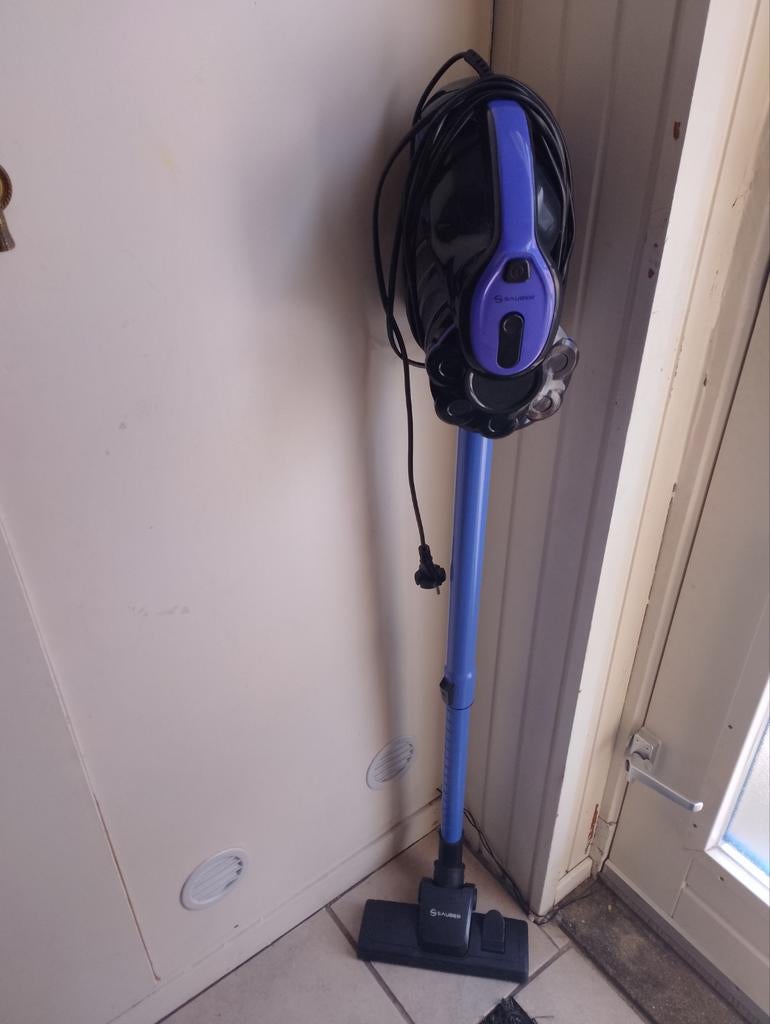 Sauber steelstofzuiger zonder zak, in goede staat, Witgoed en Apparatuur, Stofzuigers, Ophalen, Zo goed als nieuw, Reservoir, Stofzuiger