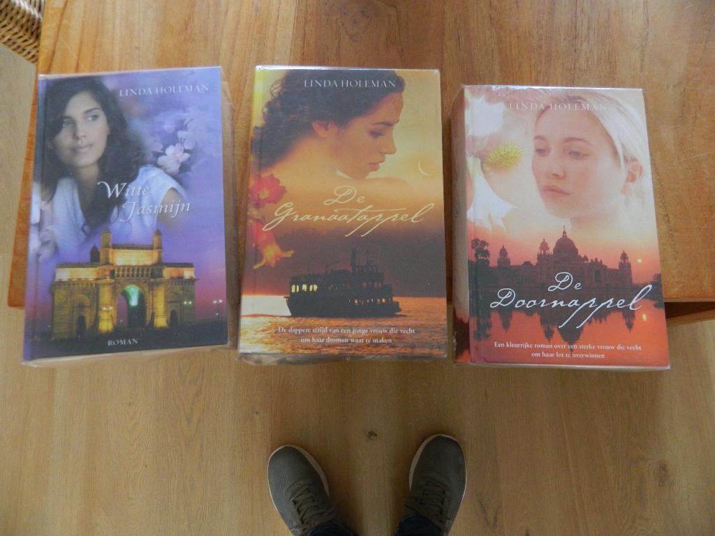 3x Linda Holeman ( nette staat ) los 4,- of samen 10, Ophalen of Verzenden, Zo goed als nieuw, Linda Holeman, Wereld overig