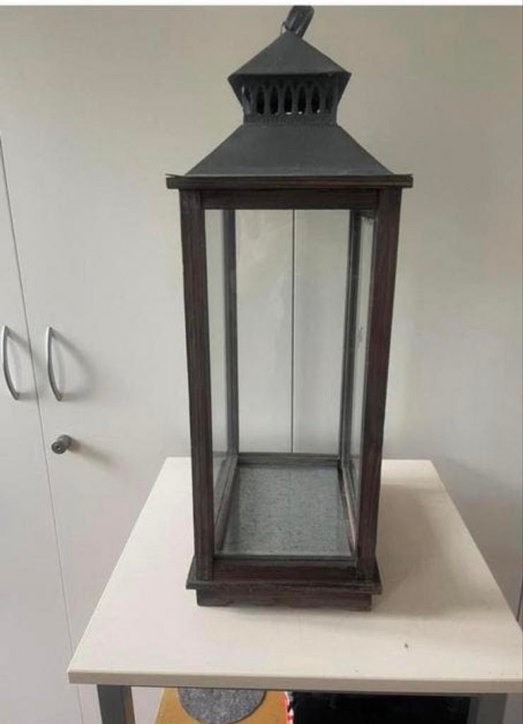 Decoratieve lantaarn met houten frame en glazen panelen, Ophalen of Verzenden, Nieuw