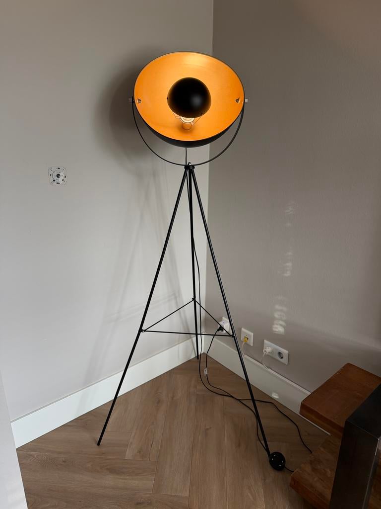 Industriële lamp zwart/goud, Huis en Inrichting, Lampen | Vloerlampen, Ophalen, Zo goed als nieuw, Industieel, 150 tot 200 cm
