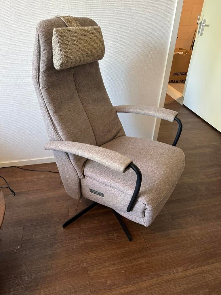 2 prominent electrische stoelen, Huis en Inrichting, Fauteuils, 75 tot 100 cm, Ophalen of Verzenden, Zo goed als nieuw, Stof