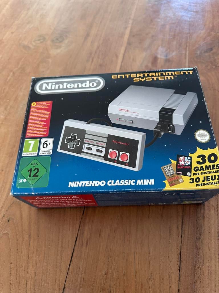 Nintendo Nes Mini in originele verpakking, Ophalen of Verzenden, Zo goed als nieuw, Met 1 controller