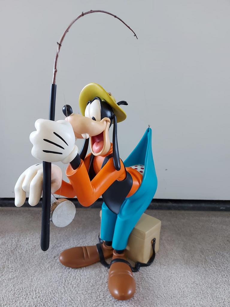 Walt Disney Goofy als visser beeld 58cm- Zeer goede staat, Verzamelen, Ophalen, Goofy of Pluto, Zo goed als nieuw, Beeldje of Figuurtje