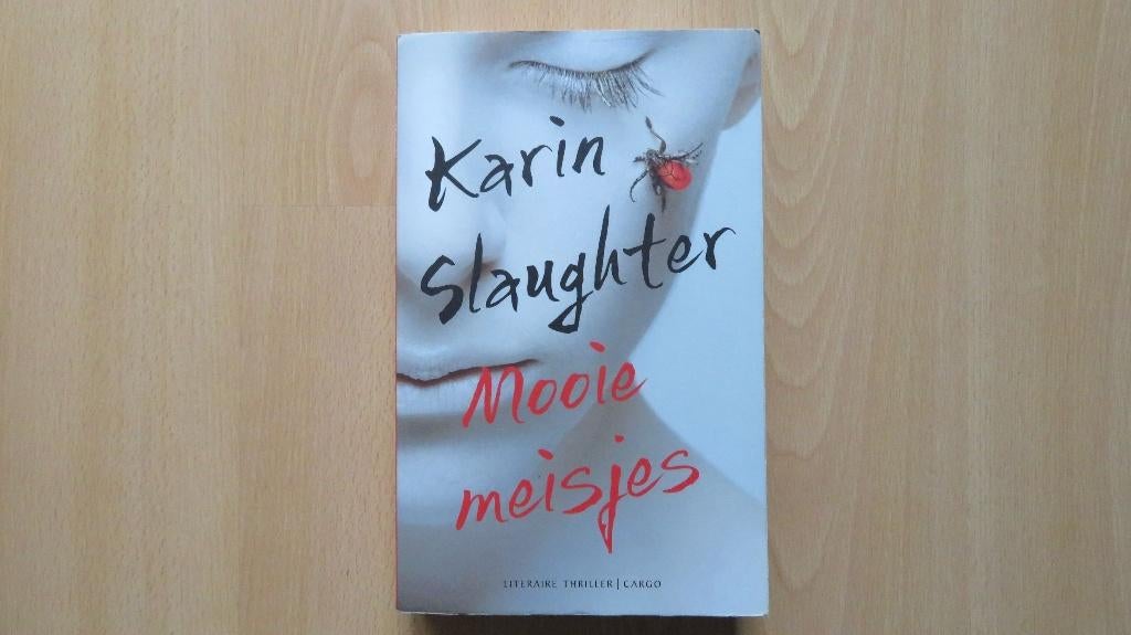 Karin Slaughter – Mooie meisjes – literaire thriller, Ophalen of Verzenden, Gelezen, Karin Slaughter