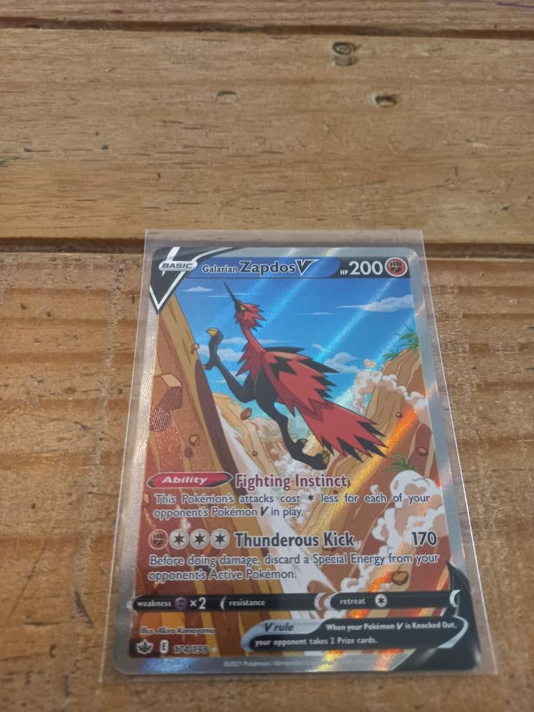 Galarian zapdos v, Ophalen of Verzenden, Zo goed als nieuw, Losse kaart, Foil