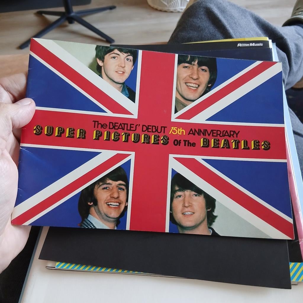 The Beatles' Debut 75th Anniversary Fotoboek, Ophalen of Verzenden, 1980 tot heden, Tijdschrift