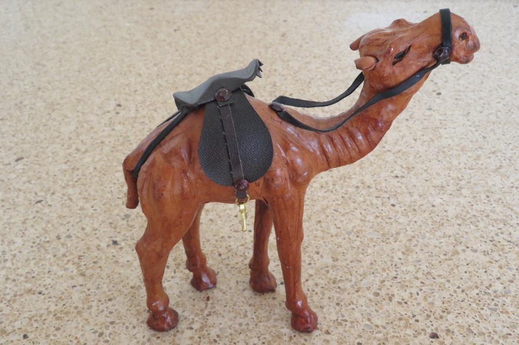Leuke dromedaris / kameel met zadel 19 cm hoog + 18 cm breed, Verzamelen, Dierenverzamelingen, Ophalen of Verzenden, Gebruikt