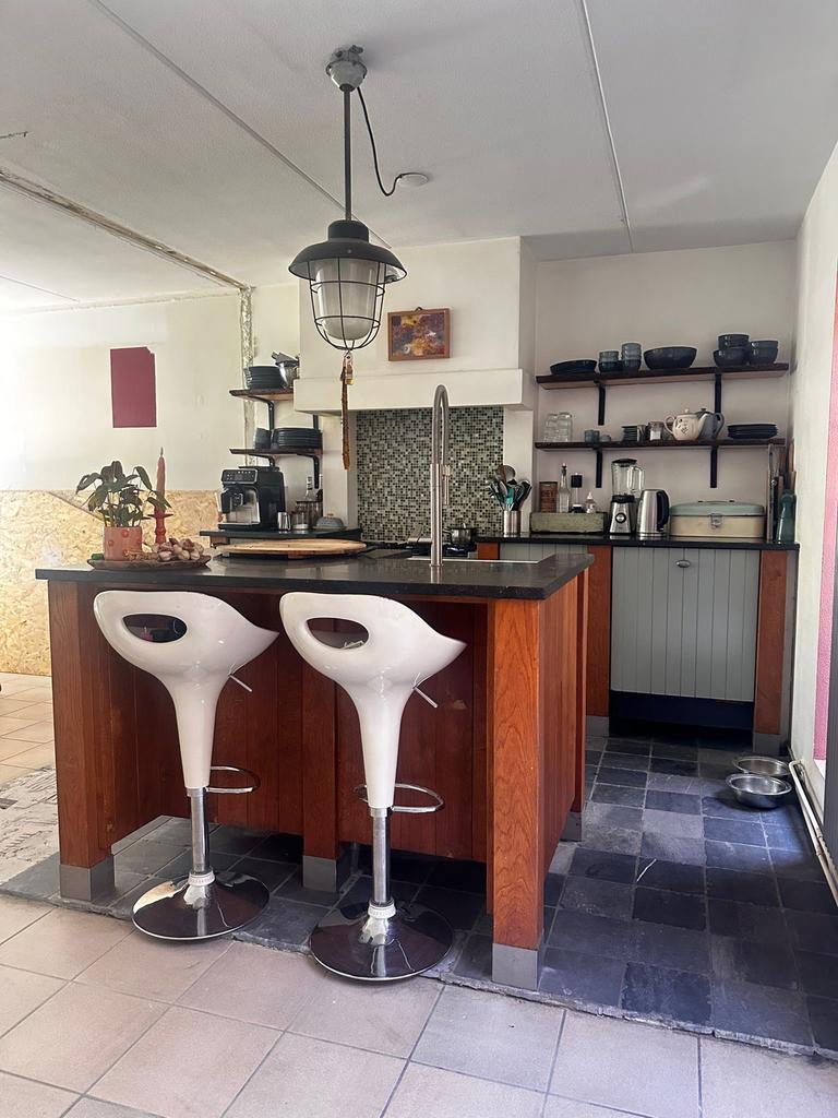 Landelijke keuken met spoeleiland en Boretti fornuis, Huis en Inrichting, Keuken | Complete keukens, Ophalen, Gebruikt, Bruin