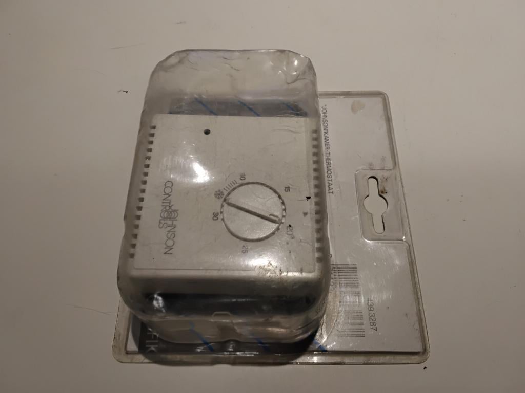 Nieuwe kamer thermostaat Johnson  Controls , Plieger, Doe-het-zelf en Verbouw, Geisers en Boilers, Nieuw, Minder dan 3 jaar oud