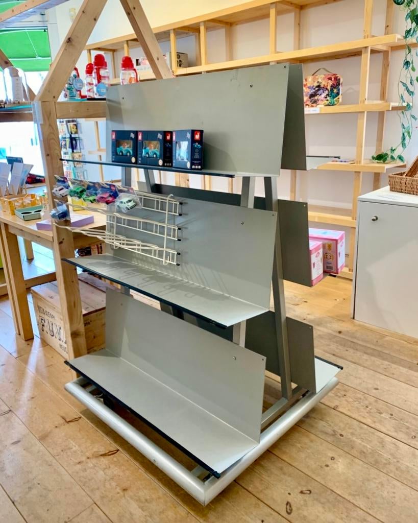 Metalen kast of rek op wielen, Ophalen, Gebruikt