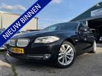 BMW 5 Serie 520i High EXE Aut8 | Nieuwe kettingset !, Auto's, Automaat, Euro 5, Gebruikt, 4 cilinders