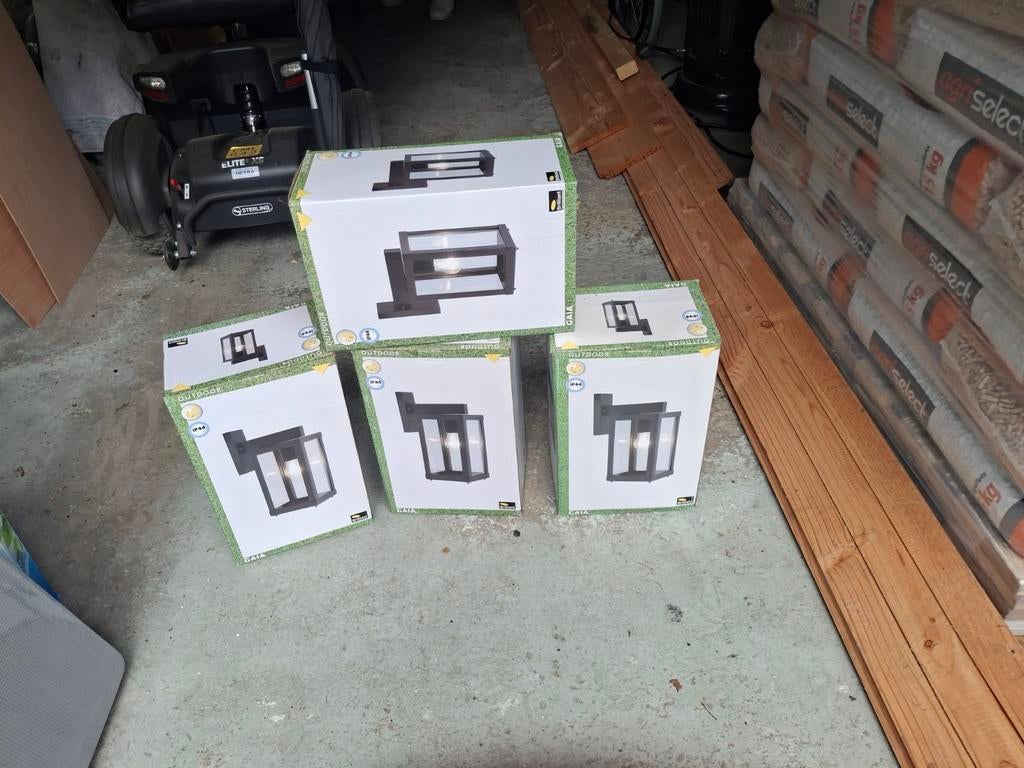 4x Brillant Gaia buitenlampen (Praxis), 1 met defect glas, Ophalen, Minder dan 50 watt, Wandlamp, Nieuw