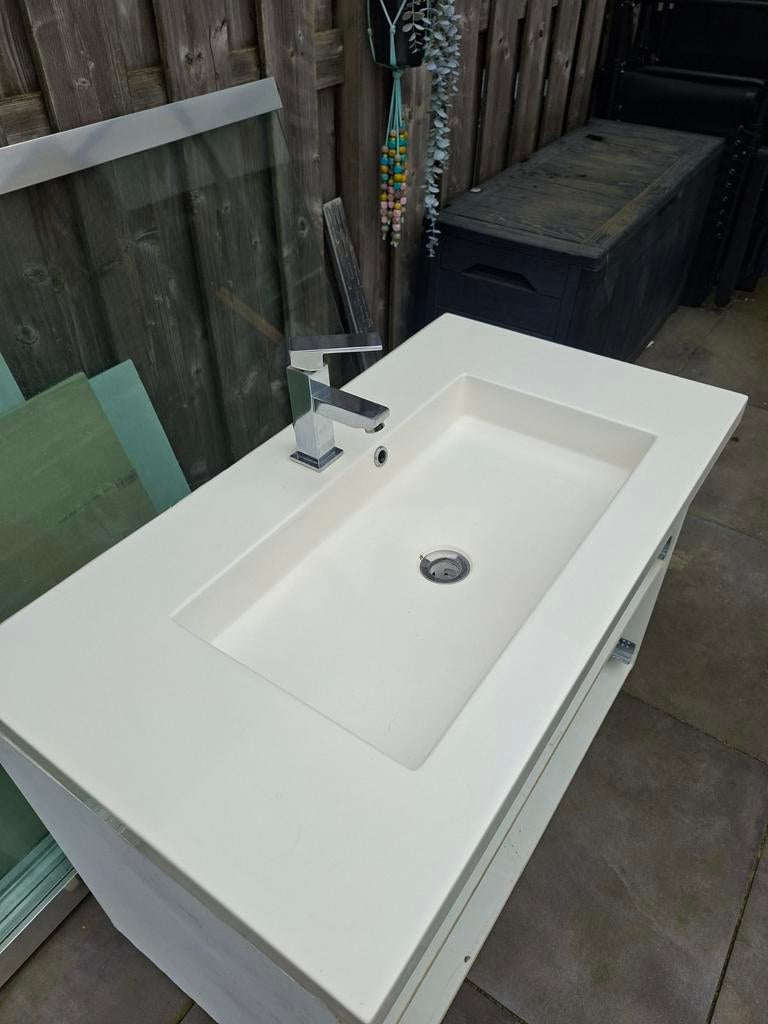 Wastafel met kraan en badkamerkastjes, Huis en Inrichting, Badkamer | Badkamermeubels, Gebruikt, Minder dan 100 cm, Wasbak of Wastafel