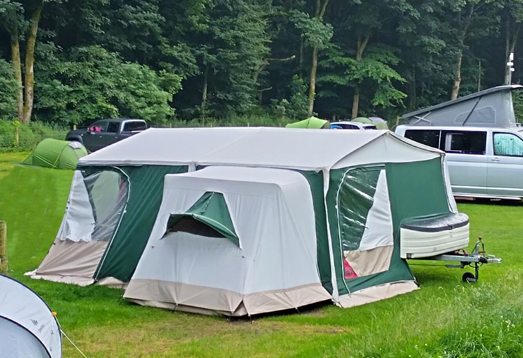 Vouwwagen Combi-Camp Venezia met zijcabine 4-persoons, Caravans en Kamperen, Ophalen, Combi-Camp, Aanwezig, Tot en met 4