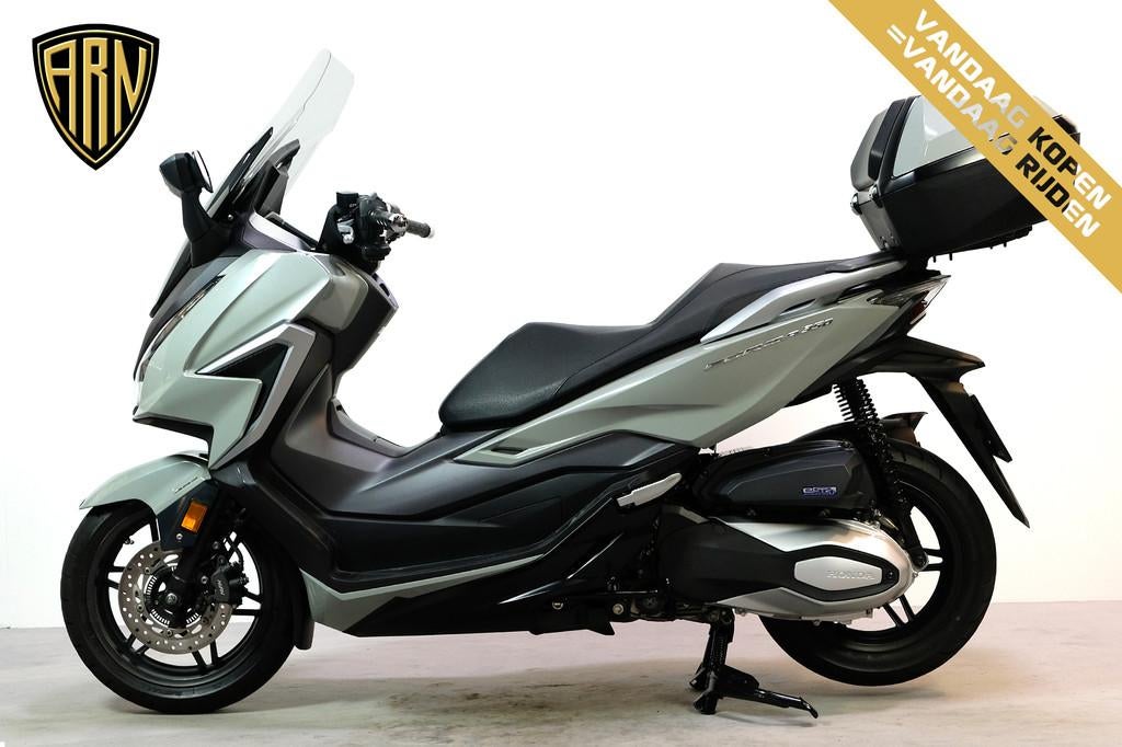 Honda FORZA 350 (bj 2021), Motoren, Bedrijf, 12 t/m 35 kW, LED Verlichting, Scooter