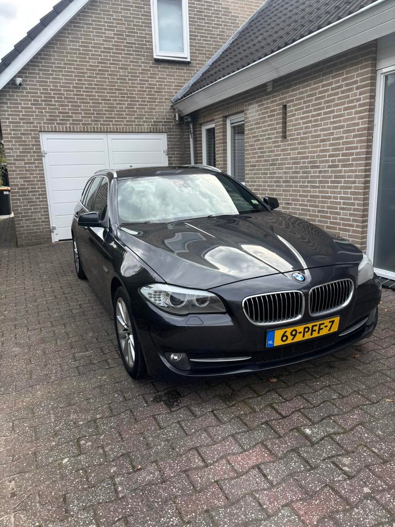 BMW 5-Serie 528I Touring 190KW Aut8 2011 Grijs, Auto's, BMW, Achterwielaandrijving, 2996 cc, Origineel Nederlands, Stationwagon