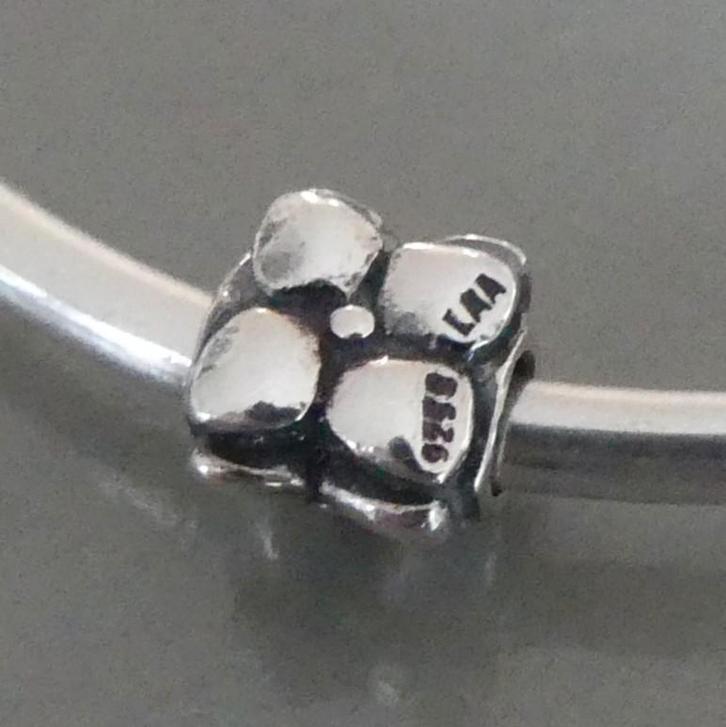 Trollbeads BLOEMEN, Sieraden, Tassen en Uiterlijk, Bedels, Zo goed als nieuw, Trollbeads, Zilver, 1 bedel, Verzenden