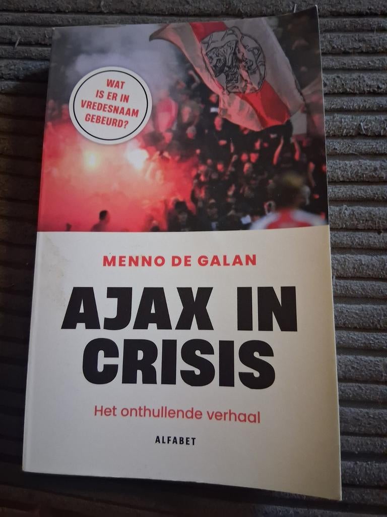 Menno de Galan - Ajax in crisis, Ophalen of Verzenden, Zo goed als nieuw, Balsport, Menno de Galan