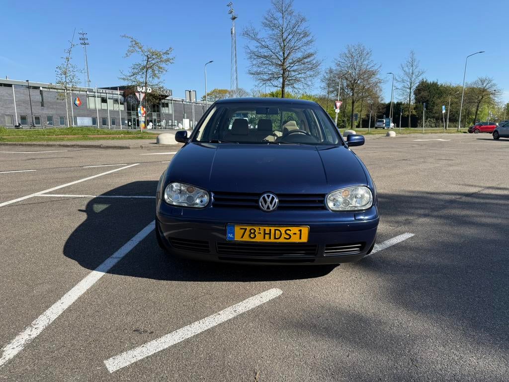 Volkswagen Golf 4 V5 2.3l *moet voor mei weg*, Auto's, Voorwielaandrijving, Blauw, Leder, Sportstoelen