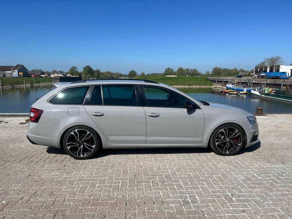 Skoda Octavia RS 2.0 december 2017 automaat Grijs, Zwart, 1984 cc, Octavia, 10000 kg