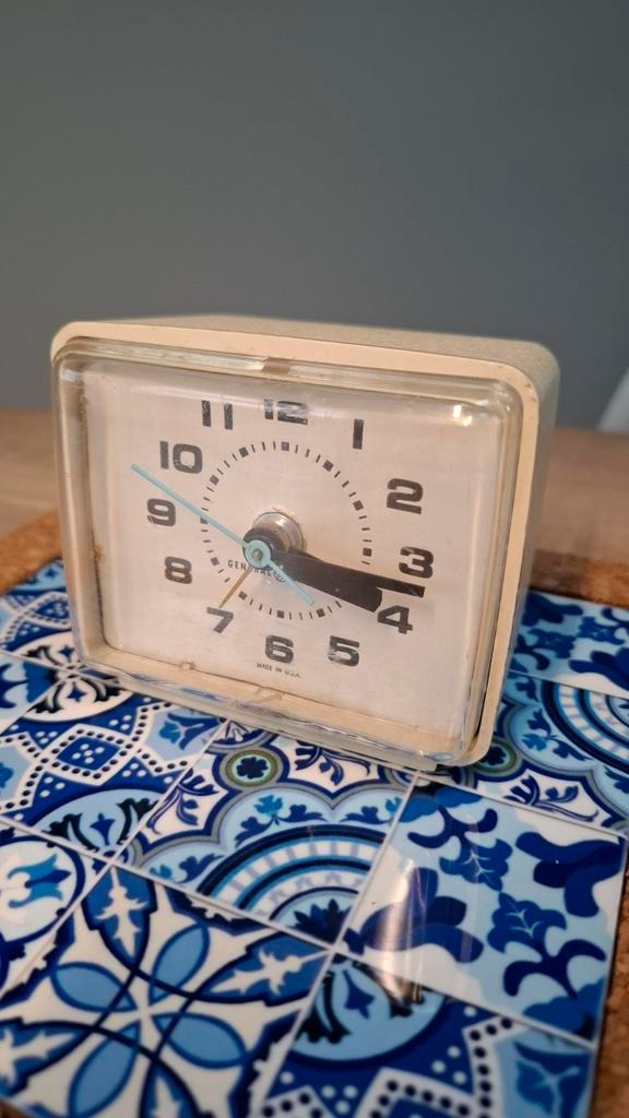 Vintage General Electric Wekker - Jaren 70, Huis en Inrichting, Woonaccessoires | Klokken, Gebruikt, Wekker of Tafelklok, Analoog