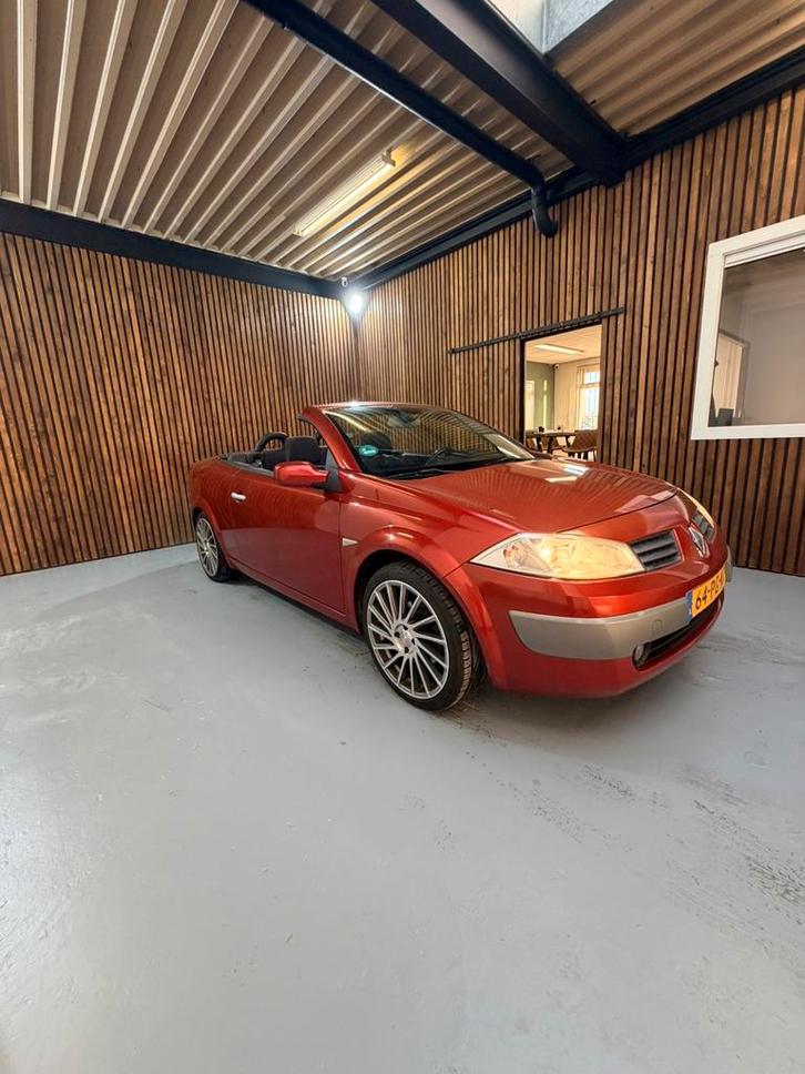 Renault Mégane 1.6 16V Autcom Cabrio 2004 Rood, Auto's, Renault, Bedrijf, Mégane, Benzine, B, Cabriolet, Handgeschakeld, Origineel Nederlands