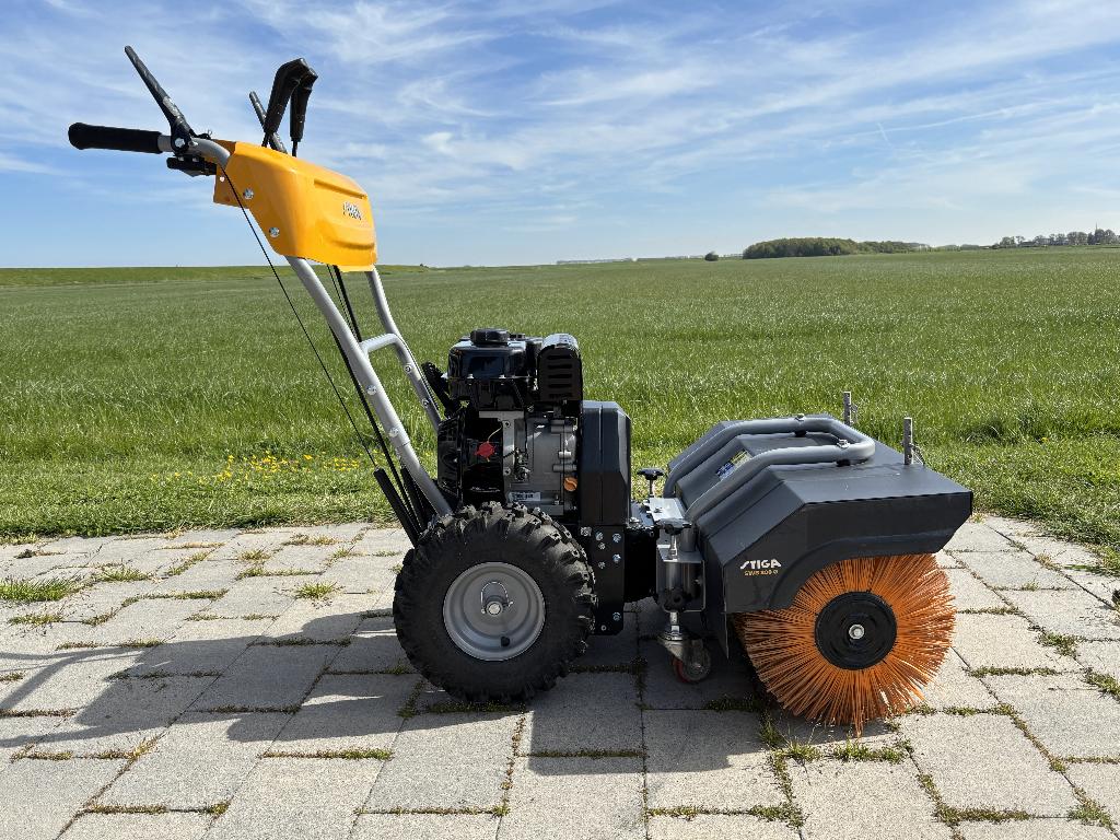 Stiga SWS 800G Veegmachine incl. sneeuwschuif en opvangbak, Tuin en Terras, Veegmachines, Zo goed als nieuw, Ophalen