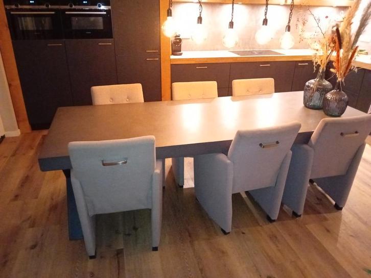 Beton cire tafel, Huis en Inrichting, Complete eetkamers, Gebruikt, Ophalen