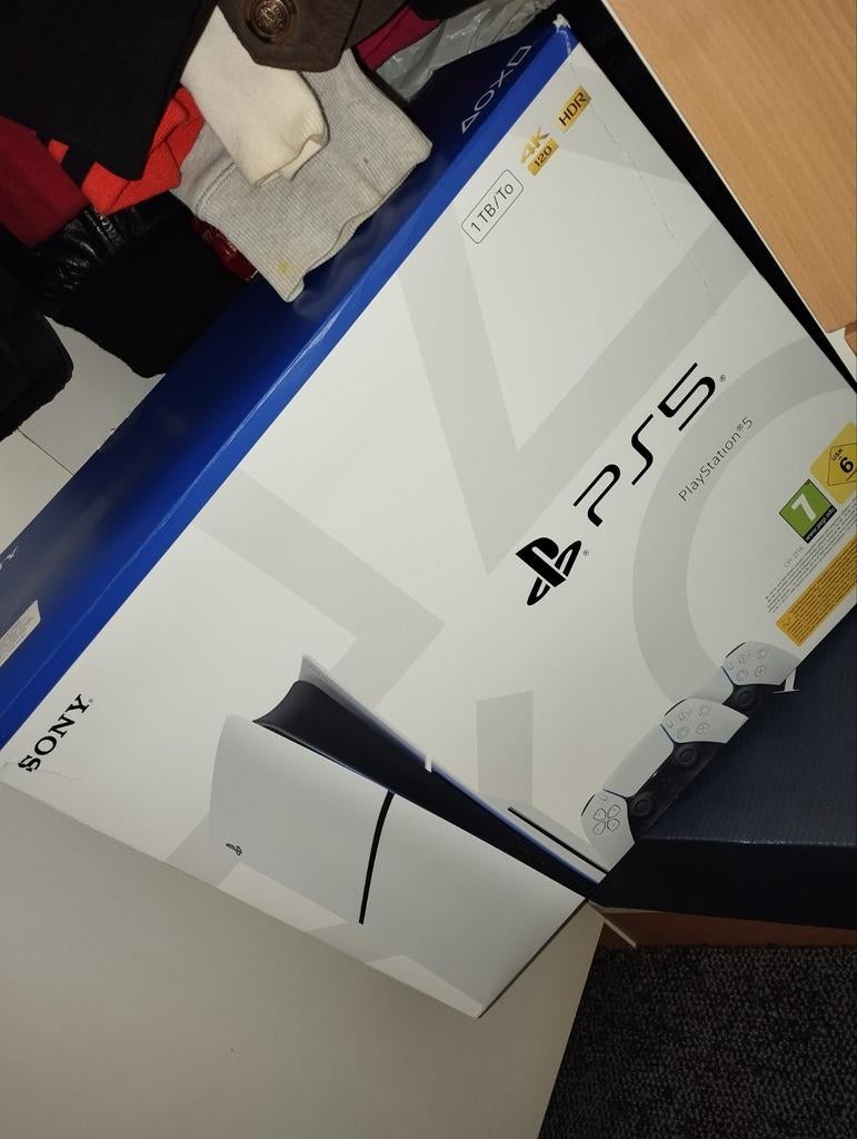 PS5 Slim Disk 1TB + 2 Controllers + Monitor (Zgan), Spelcomputers en Games, Spelcomputers | Sony PlayStation 5, Ophalen of Verzenden