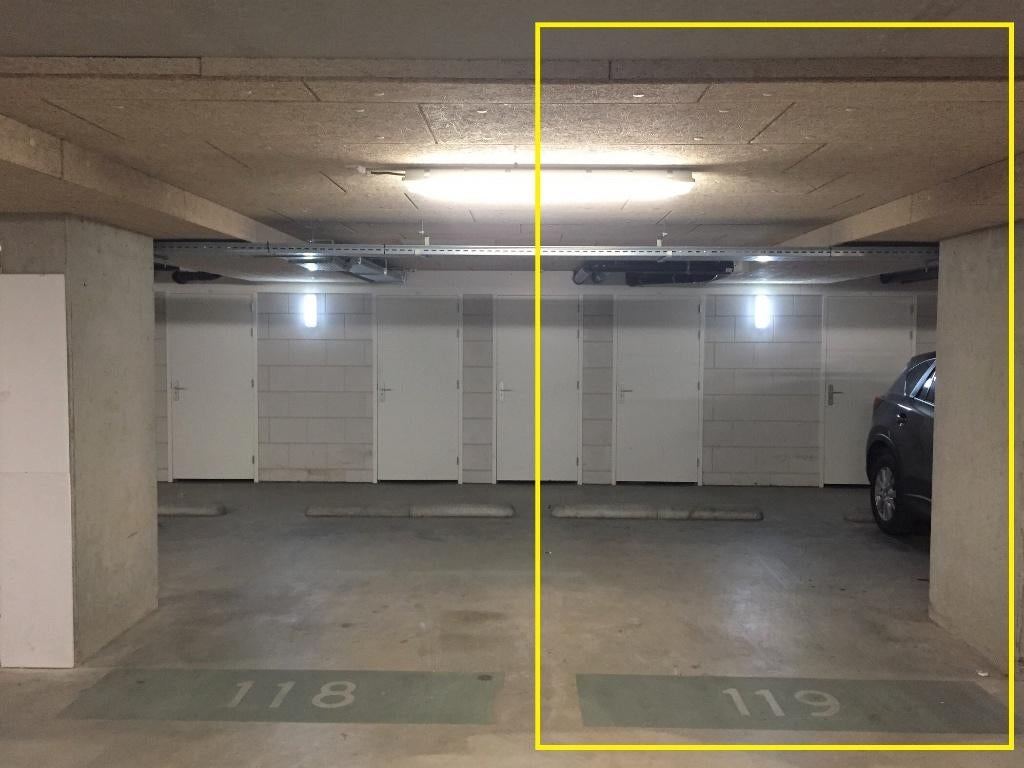 Inpandige parkeerplaats Amsterdam Oost (Amstelkwartier), Huizen en Kamers, Garages en Parkeerplaatsen, Amsterdam